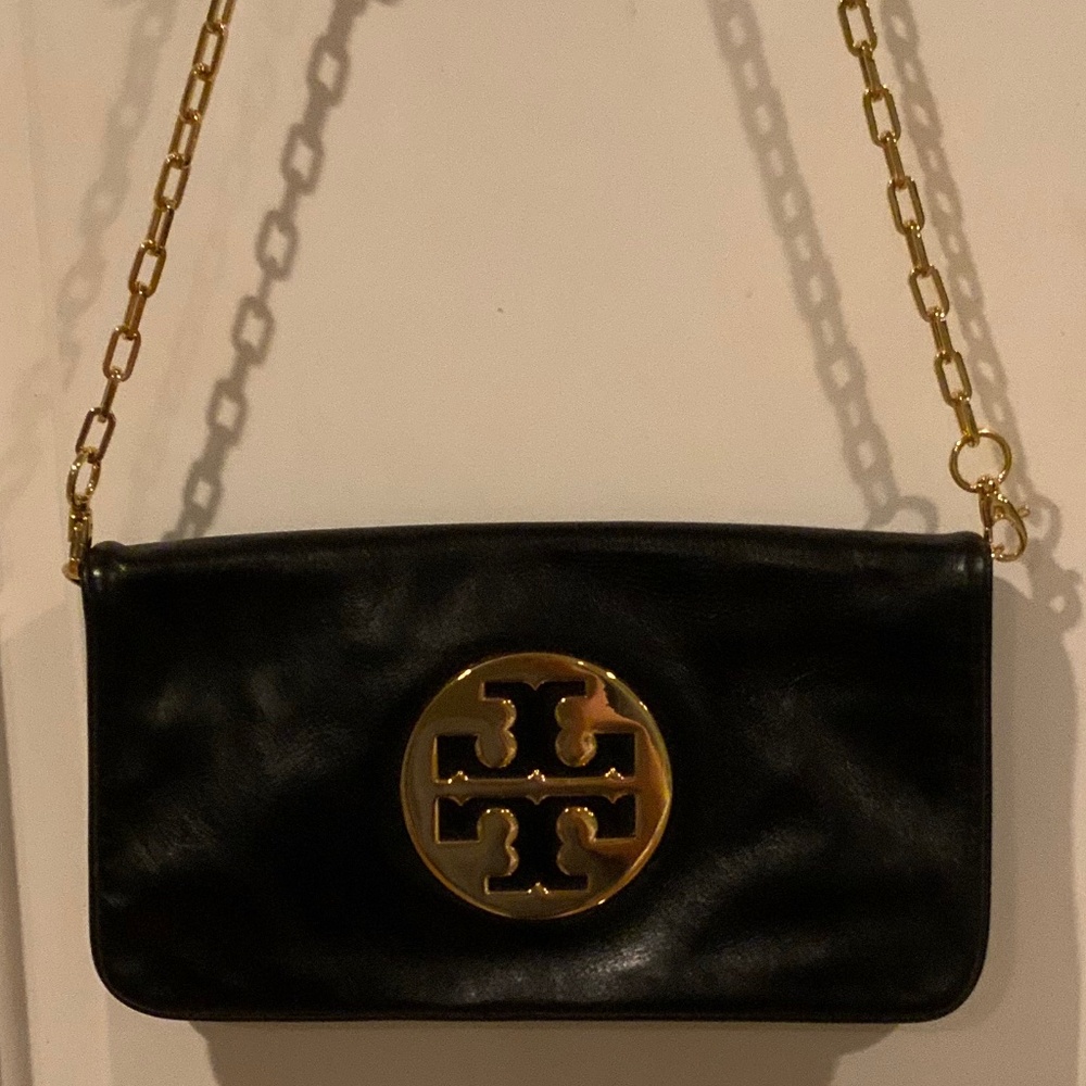 BRAND NEW-NEVER USED, NOT ONE TIME- TORY BURCH PURSE WITH HER ORIGINAL LOGO